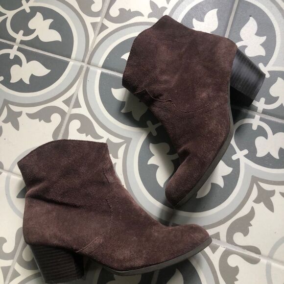 Lucky Brand Ankle Side Zip Suede Booties (7.5/8) - Picture 6 of 12